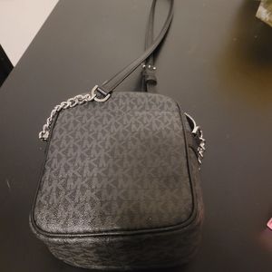 MICHEAL KORS CROSSBODY